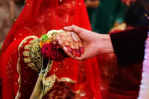 Young Pakistanis Stage Controversial ‘Fake Weddings’ to Party Without Family Pressure
